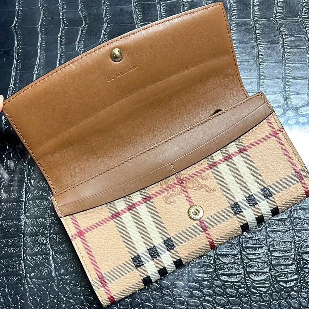 Burberry Wallet (Authentic) - Picture 4 of 15
